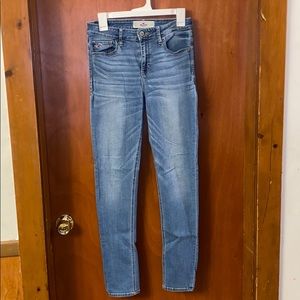 HOLLISTER HIGH RISE JEANS SIZE 9R